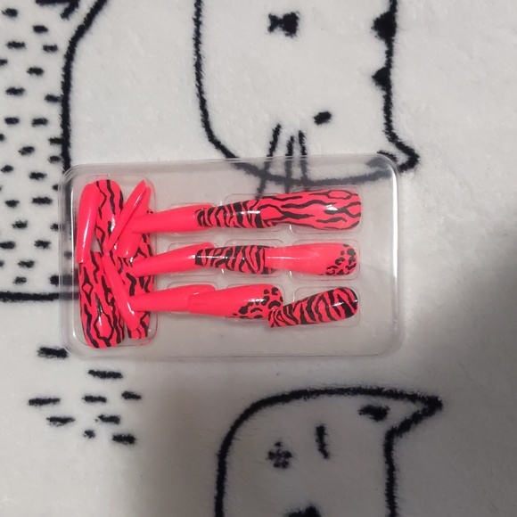 Neon Pink Animal Print Nails - Picture 1 of 2